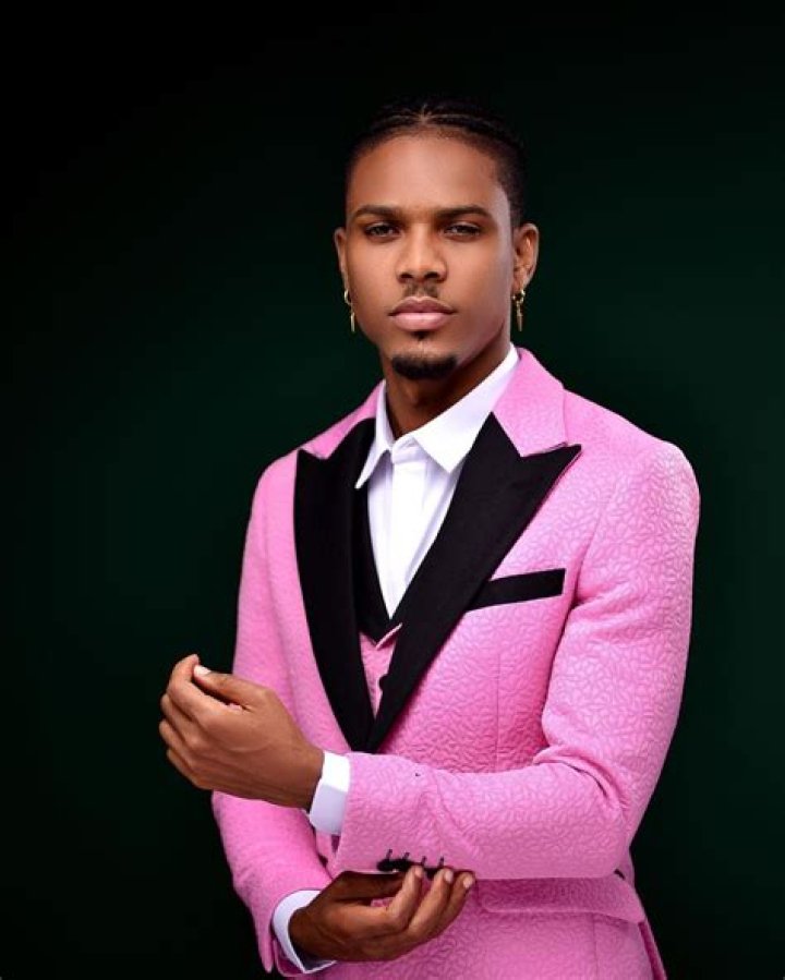 Albums, Age, Girlfriend, Net Worth, Songs, Parents, Family, Wiki