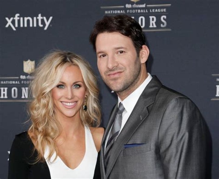 Tony Romo Ethnicity, College Degree, Wedding Ring, Married, Kids, Net Worth, Wife, Salary