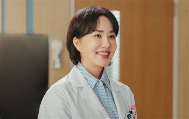 Uhm Jung-hwa's Plastic Surgery Journey And Its Impact