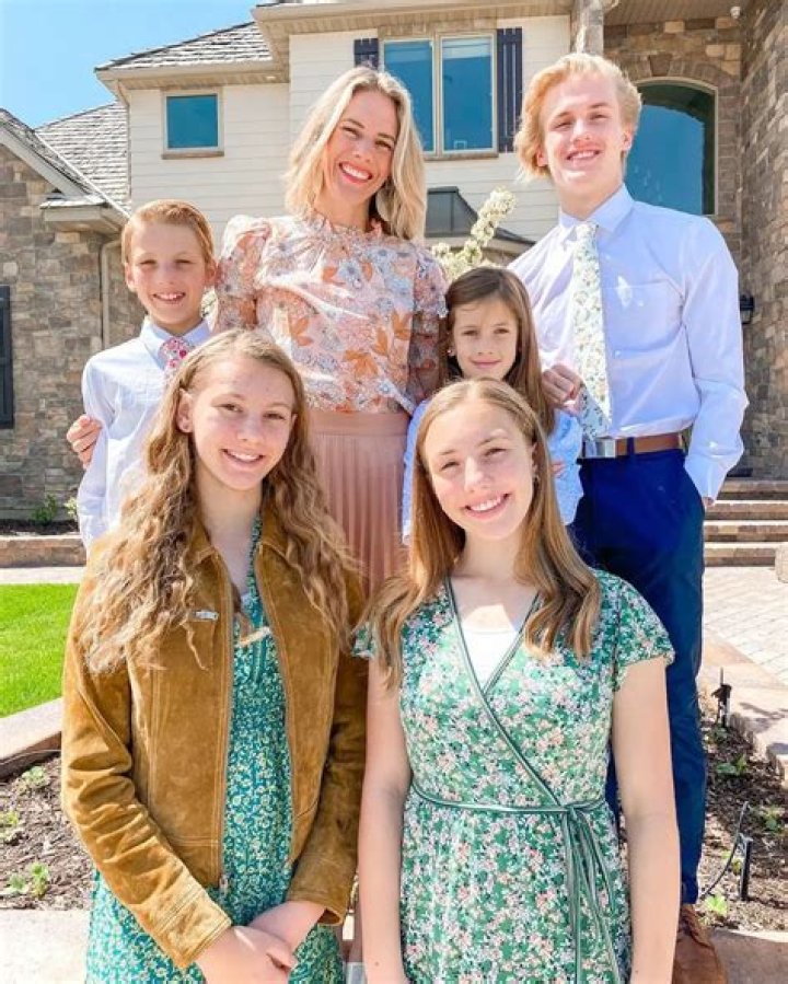 Unveiling Loretta Lynn's Family: Discoveries About Her Children