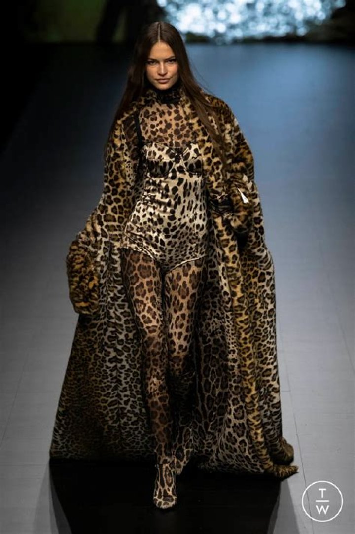 Unveiling The Allure Of Lainey Wilson's Iconic Leopard Print Pants