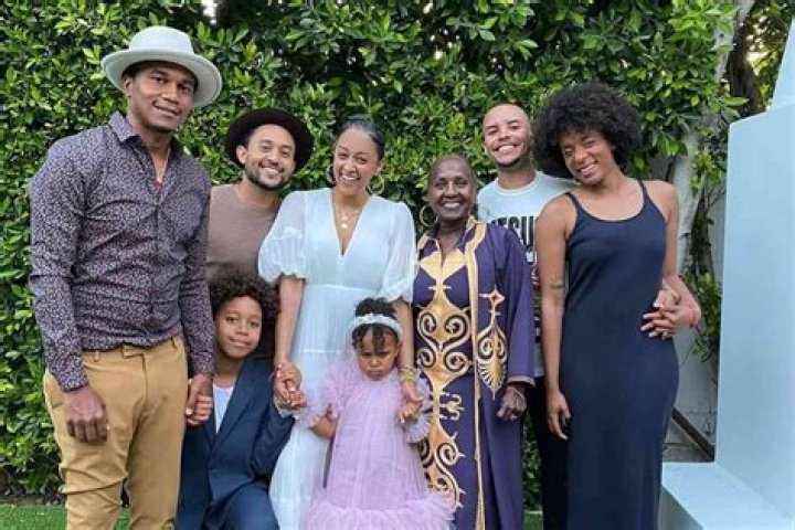 Unveiling The Secrets Of Tia And Tamera Mowry's Exceptional Parents